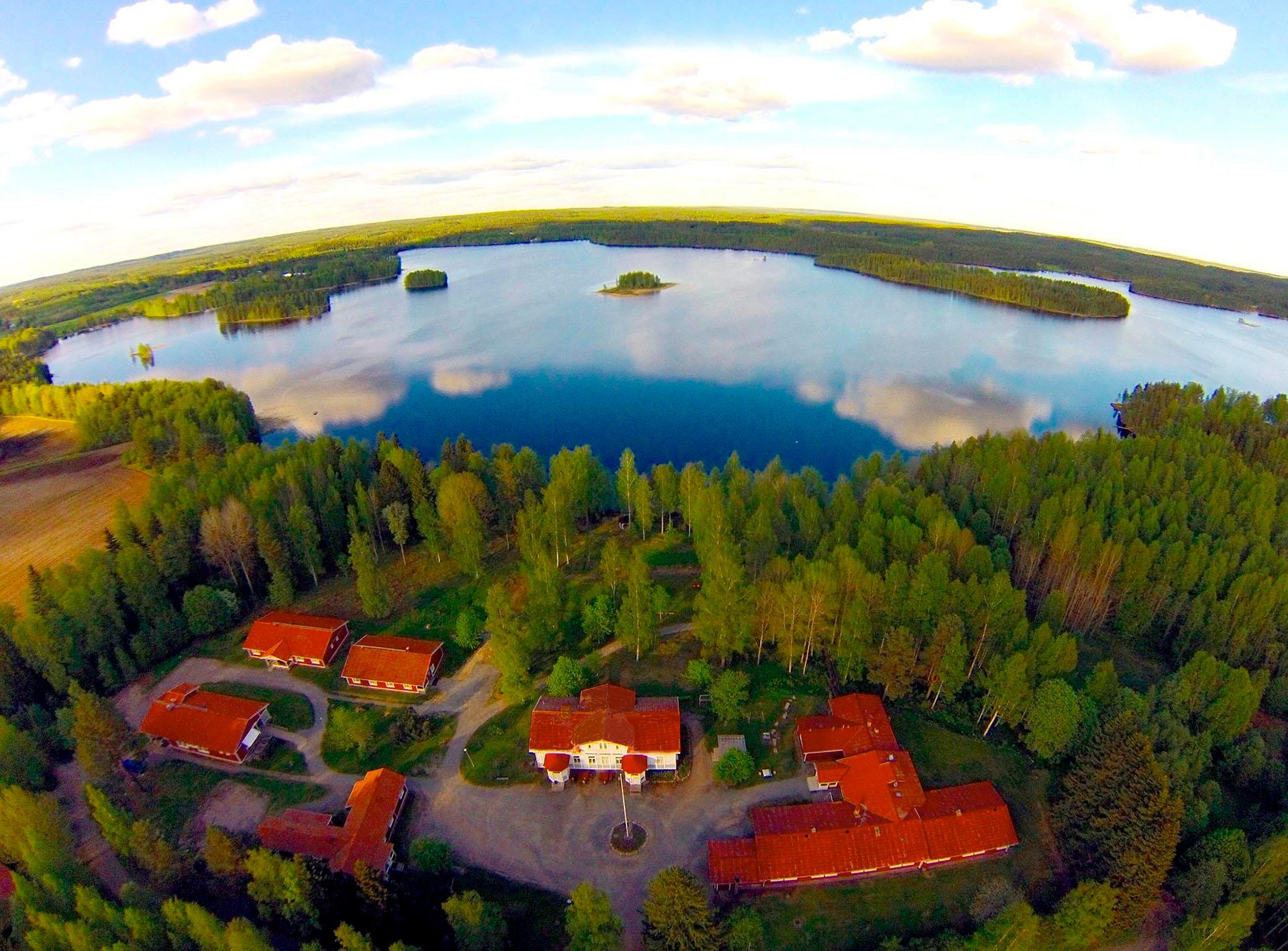 Rajaniemen Pappila ilmasta kuvattuna